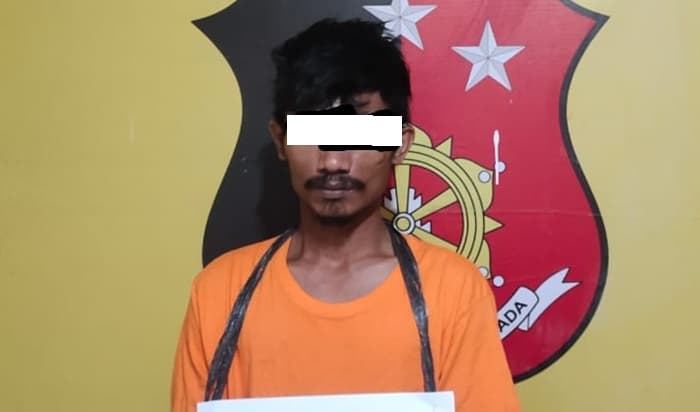 polisi_gerebek_warung_seorang_pria_di_panai_hilir_tertangkap_simpan_sabu