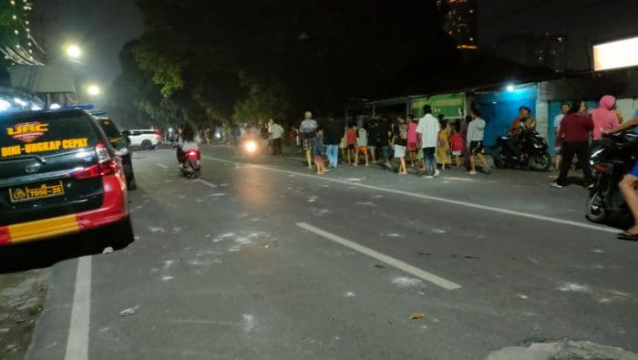lihat_remaja_tawuran_di_jalan_gaharu_medan_warga_ketakutan
