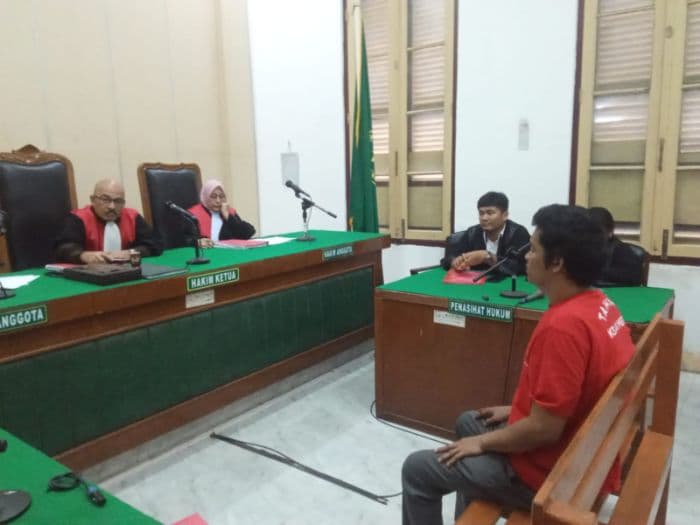 aniaya_prajurit_tni_hingga_buta_anggota_okp_di_medan_dituntut_4_tahun_penjara