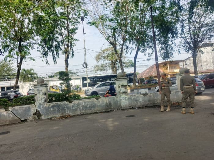gubernur_sumut_bobby_nasution_tanggapi_hilangnya_pagar_makam_pahlawan