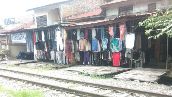 pedagang_pakaian_bekas_keluhkan_sulit_dapat_pasokan