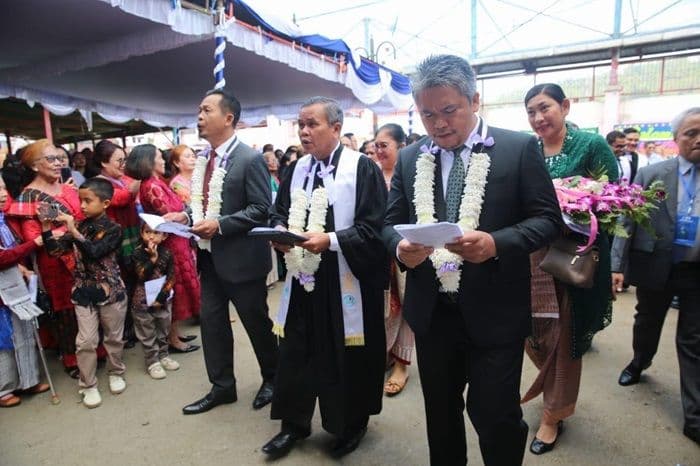 wabup_taput_resmikan_gedung_baru_gkpi_tarutung_kota_dan_dorong_transformasi_sosial