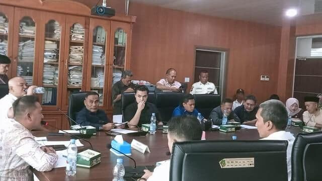 dprd_desak_bpn_tuntaskan_penilaian_ganti_rugi_tanah_warga_terdampak_danau_siombak