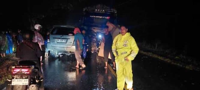minibus_selip_saat_menikung_dua_pria_meninggal_kecelakaan_di_simalungun