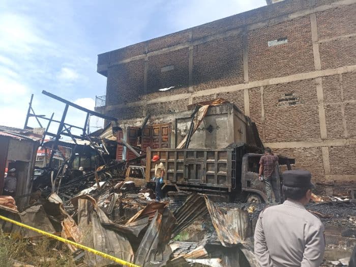 panglong_di_berastagi_terbakar_kerugian_capai_rp22_miliar
