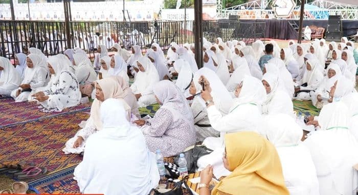 ribuan_warga_hadiri_dzikir_dan_tabligh_akbar_peringatan_hut_ke18_kabupaten_padang_lawas