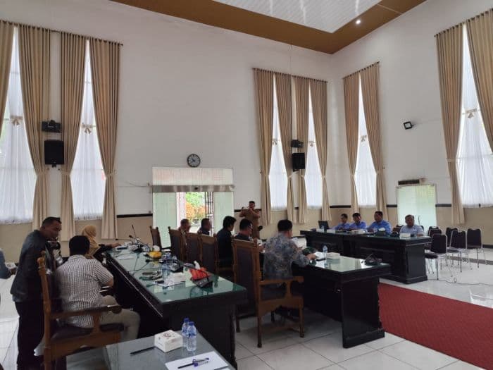 korsleting_listrik_ganggu_rapat_dprd_pematangsiantar_agenda_kerja_pindah_lokasi