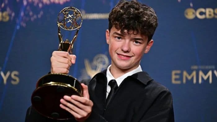 owen_cooper_15_tahun_pecahkan_rekor_pemenang_termuda_emmy_awards