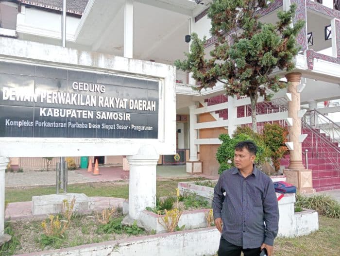 rdp_dprd_samosir_ditutup_kuasa_hukum_dr_bilmar_ini_langgar_uu