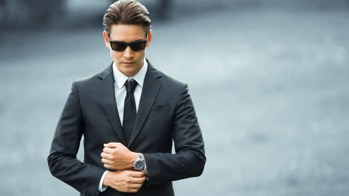 viral_tren_edit_foto_pakai_jas_di_lift_dengan_gemini_ai_hasil_sinematik