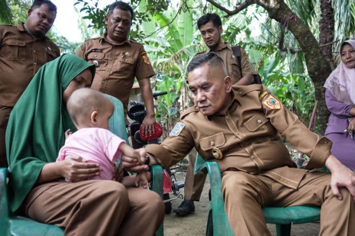 wakil_bupati_labusel_syahdian_purba_tinjau_anak_terdampak_stunting_program_rtlh_dan_bantuan_gizi_disiapkan