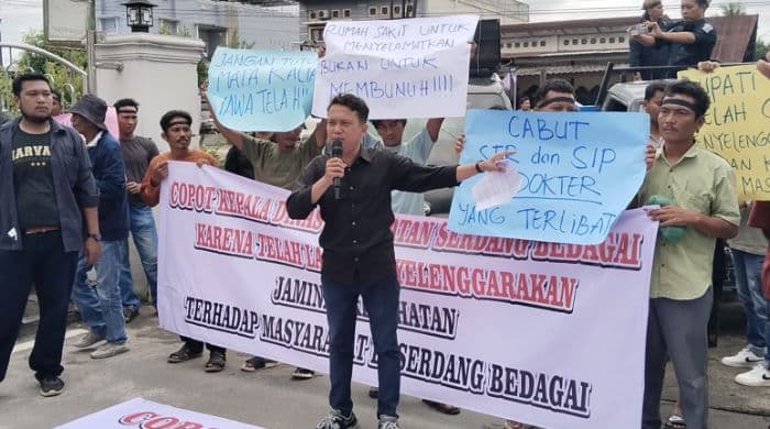 warga_sergai_geruduk_kantor_bupati_tuntut_usut_dugaan_kelalaian_rsud_sultan_sulaiman