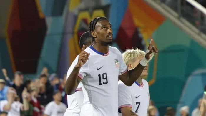 amerika_serikat_kalahkan_australia_21_dua_gol_haji_wright_jadi_penentu