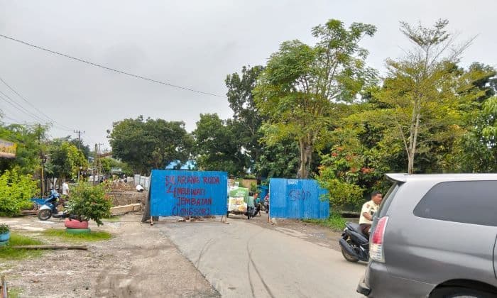 hanya_motor_jembatan_darurat_sei_kualanamu_ditutup_untuk_mobil_akibat_longsor_