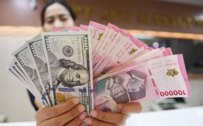 dolar_as_tembus_rp16300_pada_pembukaan_perdagangan_hari_ini_