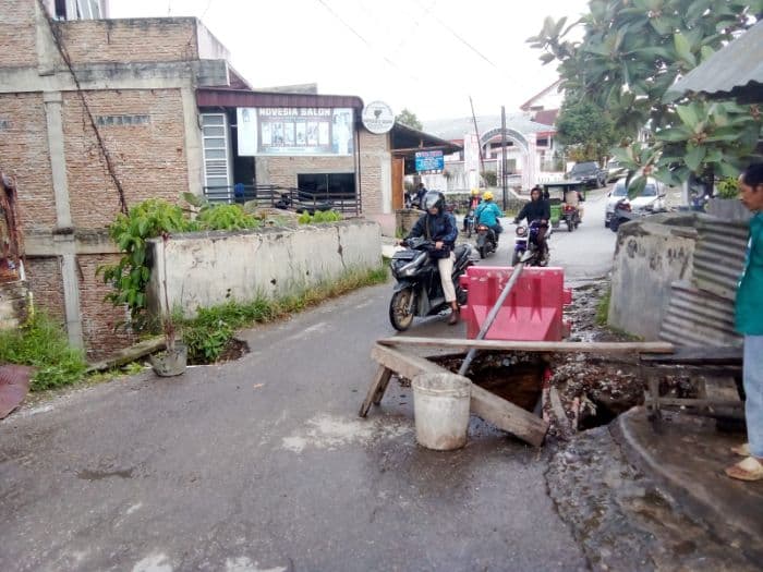 jembatan_peninggalan_belanda_di_siborongborong_rusak_parah