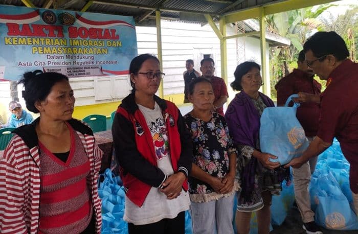 lapas_narkotika_pematangsiantar_serahkan_bingkisan_ke_warga_simalungun