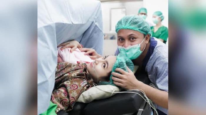 kebahagiaan_rizky_febian_dan_mahalini_sambut_kelahiran_anak_pertamanya