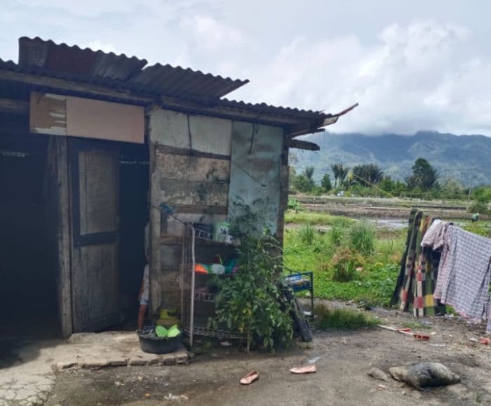 tinggal_di_gudang_pasutri_butuh_uluran_tangan_warga_dan_pemerintah_toba