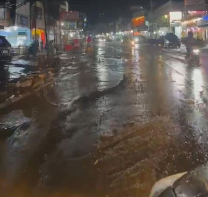 begini_kondisi_parapat_pasca_banjir_jalanan_mulai_dapat_dilalui_kendaraan