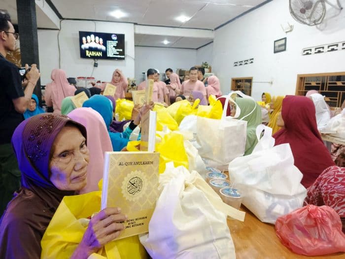 komunitas_di_medan_santuni_puluhan_lansia