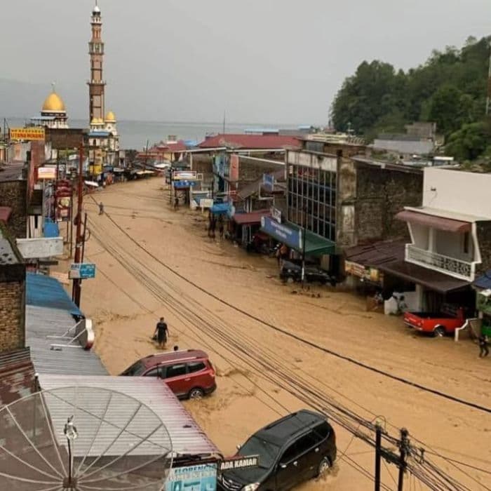 parapat_terendam_banjir_bpbd_simalungun_belum_ada_laporan_orang_hilang