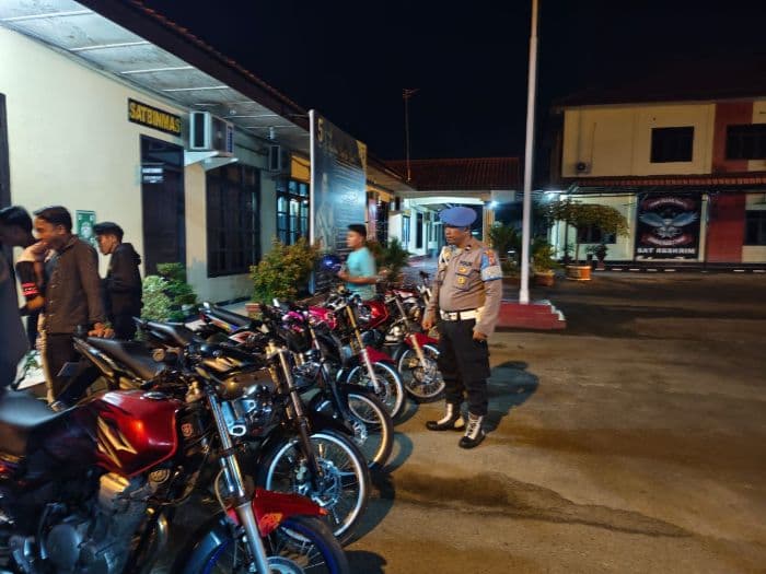 polisi_jaring_enam_sepeda_motor_terlibat_balap_liar_di_tebing_tinggi