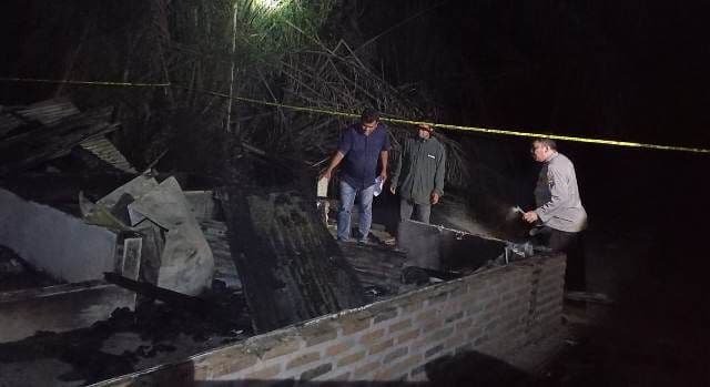gegara_sakit_hati_abang_kandung_di_sergai_tega_bakar_rumah_adiknya