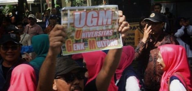ugm_sampaikan_empat_poin_soal_ijazah_massa_ke_rumah_jokowi_hari_ini