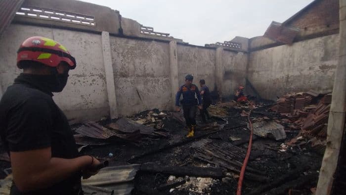 gudang_sekolah_satria_binjai_terbakar_diduga_akibat_korsleting_listrik