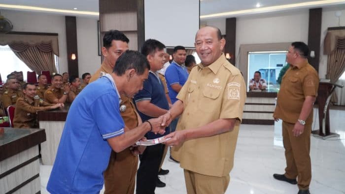 23_koni_kecamatan_di_langkat_terima_dana_pembinaan_atlet_rp10_juta