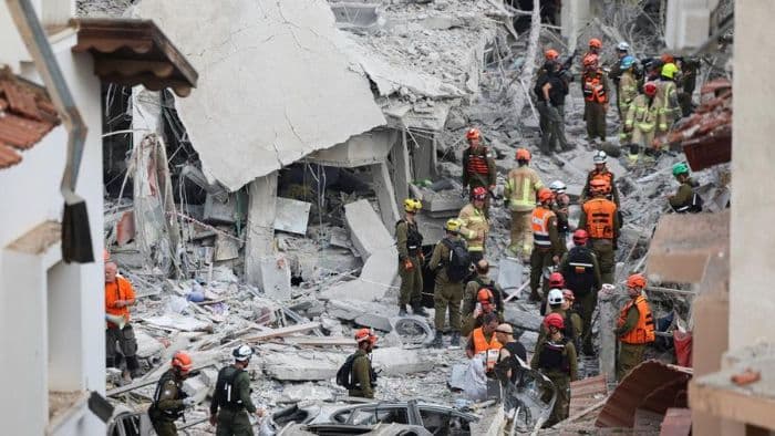 iran_gempur_israel_kilang_minyak_dan_fasilitas_riset_hancur_warga_panik