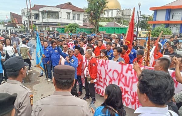 knpi_desak_dprd_tapteng_gelar_rdp_kasus_bok_dinkes