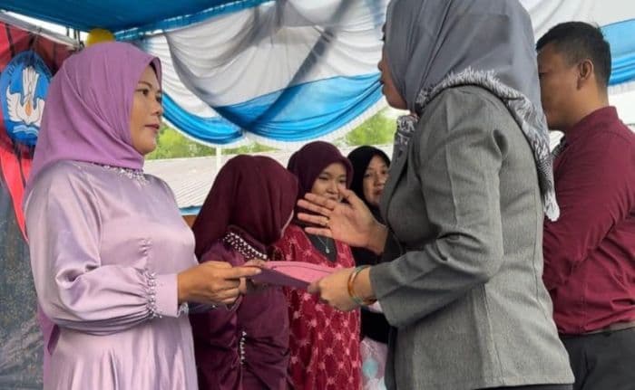 pelajar_berprestasi_dapat_beasiswa_penuh_di_smasmk_jaya_krama_beringin_