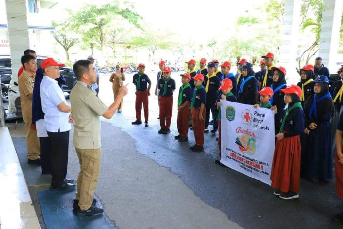 wabup_labura_lepas_kontingen_jumbara_pmr_ke_tingkat_sumut