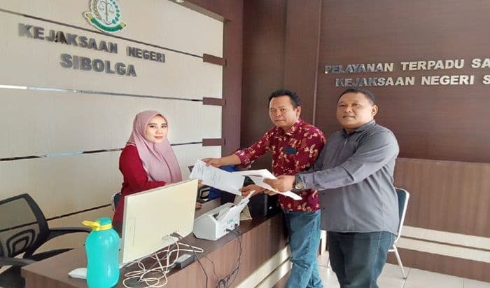 aktivis_lsm_pertanyakan_penanganan_dugaan_korupsi_dana_bos_oleh_kejari_sibolga
