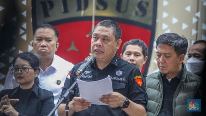 jurist_tan_jadi_tersangka_korupsi_laptop_chromeos_di_kemendikbudristek_kerugian_negara_rp_198_triliun