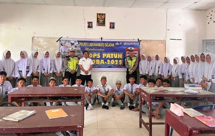 satlantas_polres_labusel_edukasi_pelajar_di_kotapinang_soal_keselamatan_berlalu_lintas