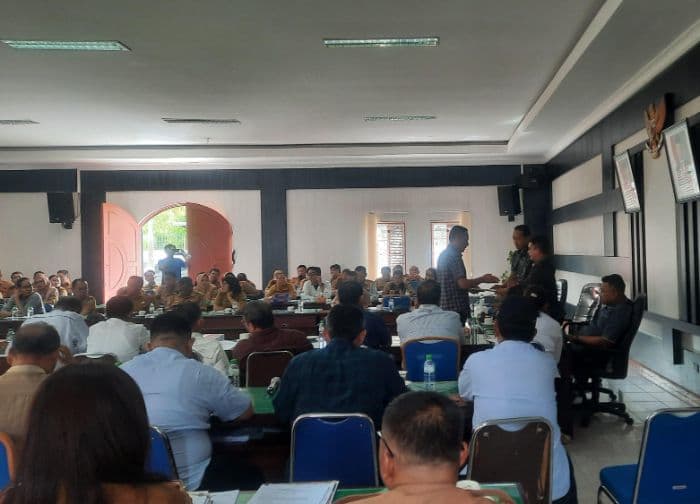 dprd_simalungun_desak_pemkab_bayar_tunggakan_rp44_miliar_untuk_guru