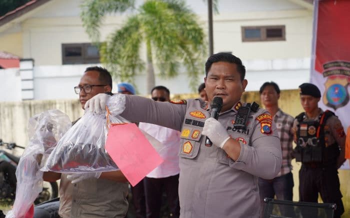 dua_kasus_pembunuhan_beruntun_kapolres_nisel_imbau_warga_jaga_toleransi_dan_damai_