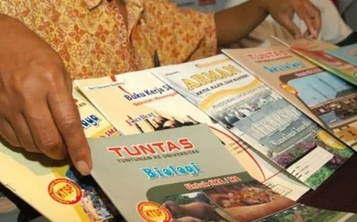 kepsek_sdn_di_deli_serdang_resah_diduga_dipaksa_beli_buku_oleh_oknum_mengaku_lsm