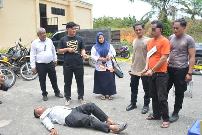 polres_labusel_gelar_rekonstruksi_kasus_penganiayaan_tersangka_peragakan_10_adegan