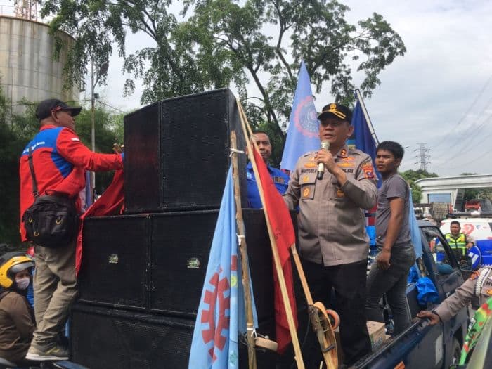 aksi_damai_gebrak_dikawal_ketat_kapolres_sampaikan_pendapat_dengan_tertib