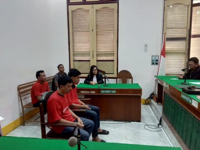 divonis_penjara_seumur_hidup_tiga_kurir_ganja_151_kg_asal_aceh_tenggara_selamat_dari_hukuman_mati