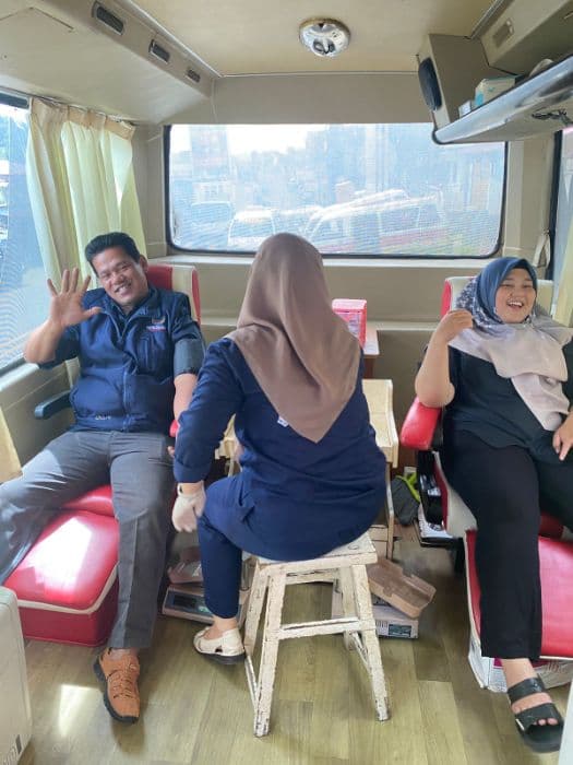 dpd_partai_nasdem_tapsel_gelar_donor_darah_serentak_sambut_hut_ke14