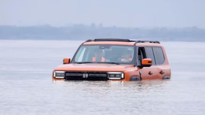 jetour_zongheng_g700_mobil_hybrid_chery_tembus_sungai_yangtze_bukti_suv_masa_depan_bisa_berenang