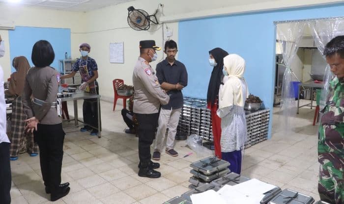 kapolres_simalungun_sidak_dapur_mbg_pastikan_kebersihan_dan_kualitas_makanan_terjaga