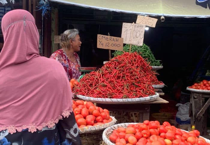 cabai_merah_di_pasar_akik_mahal_harga_selisi_tipis_dari_supermarket_