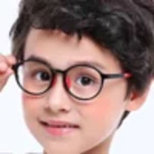 lensa_solusi_atasi_kerusakan_mata_anak_dari_penggunaan_handphone_