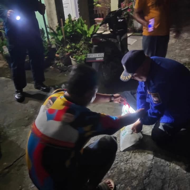 musim_hujan_ular_piton_sembunyi_di_rumah_warga_tanjung_morawa